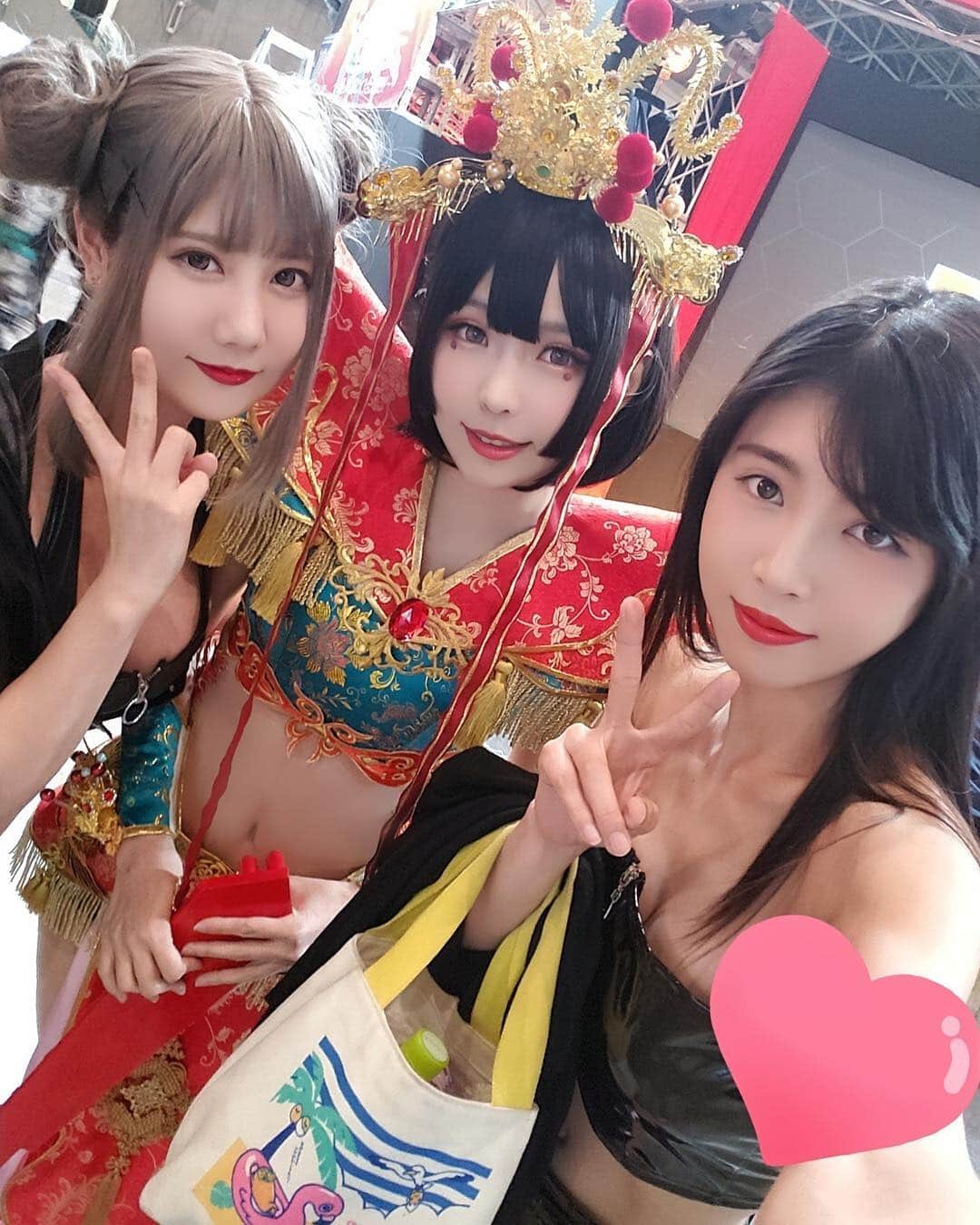 小鳥遊くれあさんのインスタグラム写真 - (小鳥遊くれあInstagram)「#ニコニコ超会議2019 ・ @eeelyeee ちゃん ・ やっぱり可愛い✨衣装も豪華で 1番目立ってた(*´ω｀*) ・ COMICUPでまた会いましょね💕 ・ ブログ更新したよ|=(✌'ω'✌) プロフィール(@kurea_elysion )の下のURLからブログに飛べるので覗いでみてね💕 ・ 撮影: @yano_elysion  #japan #日本 #福岡 #fukuoka #asiangirls  #撮影モデル #被写体 #コスプレ #インフルエンサー #model #cosplayer #角色扮演 #gravure #kawaii #水着  #sexy #ボンテージ #bondage  卑猥なコメントなどは削除ブロックします。 Delete or block cowardly comments.」5月1日 12時34分 - kurea_primo