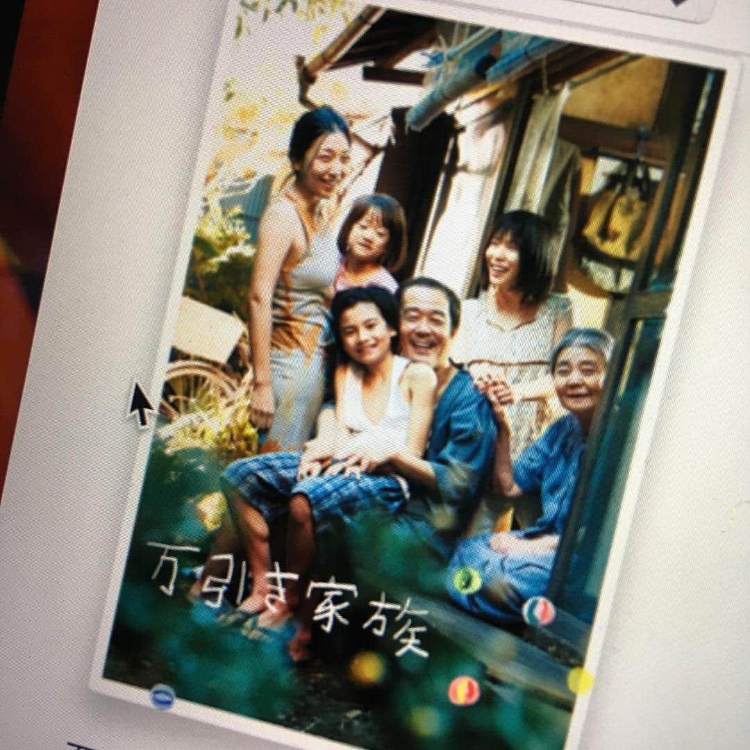 後藤正文さんのインスタグラム写真 - (後藤正文Instagram)「映画「万引き家族」。 やっと観ることができたんだけど、本当に素晴らしい映画だった。 コンサートや舞台とは違って、記録物のかたちをしたアートは僕たちが作品に触れるまで待っていてくれる。ありがたいことだと思う。」5月1日 12時28分 - gotch_akg