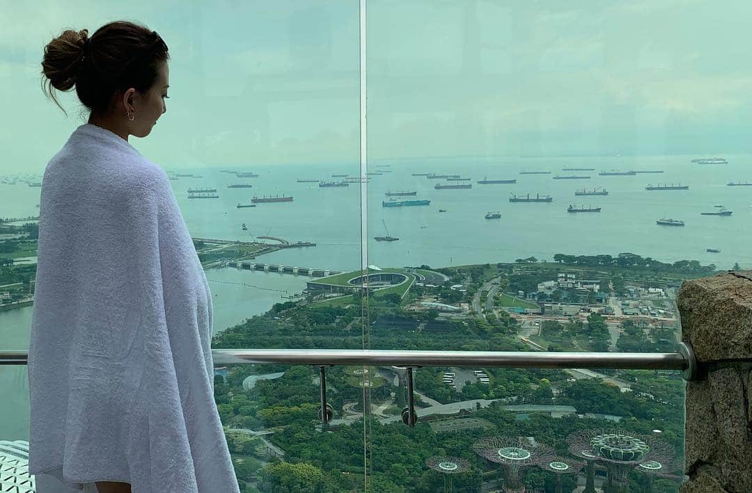 徐玥さんのインスタグラム写真 - (徐玥Instagram)「📍Marina Bay Sands  ふとした時に思い出してしまうほど素敵なプールだったな  #ゆえなる#なるか潰れた日#Singapore」5月1日 12時49分 - jonneiy