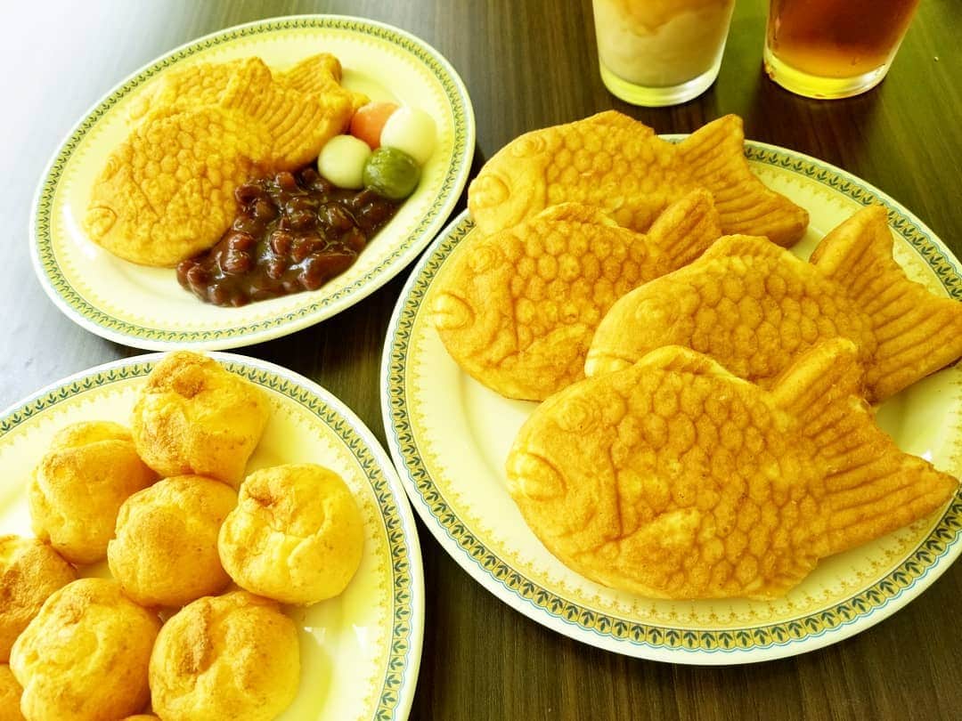 石関友梨のインスタグラム：「令和開幕！おめでたい日なのでたい焼きの食べ放題(⁎˃ᴗ˂⁎) #令和 #新時代 #たい焼き #食べ放題 #全部カスタード」
