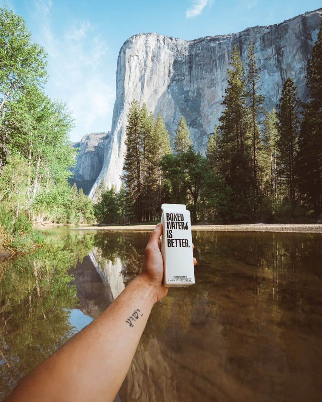 のインスタグラム：「Reach out, work together, make a change 🌎 | 📷: @tothmedia | #Yosemite #YosemiteNationalPark #BoxedWater #BoxedWaterisBetter #PhotoOfTheDay #NationalPark #EarthFocus #LoveYourPlanet #BetterPlanet」