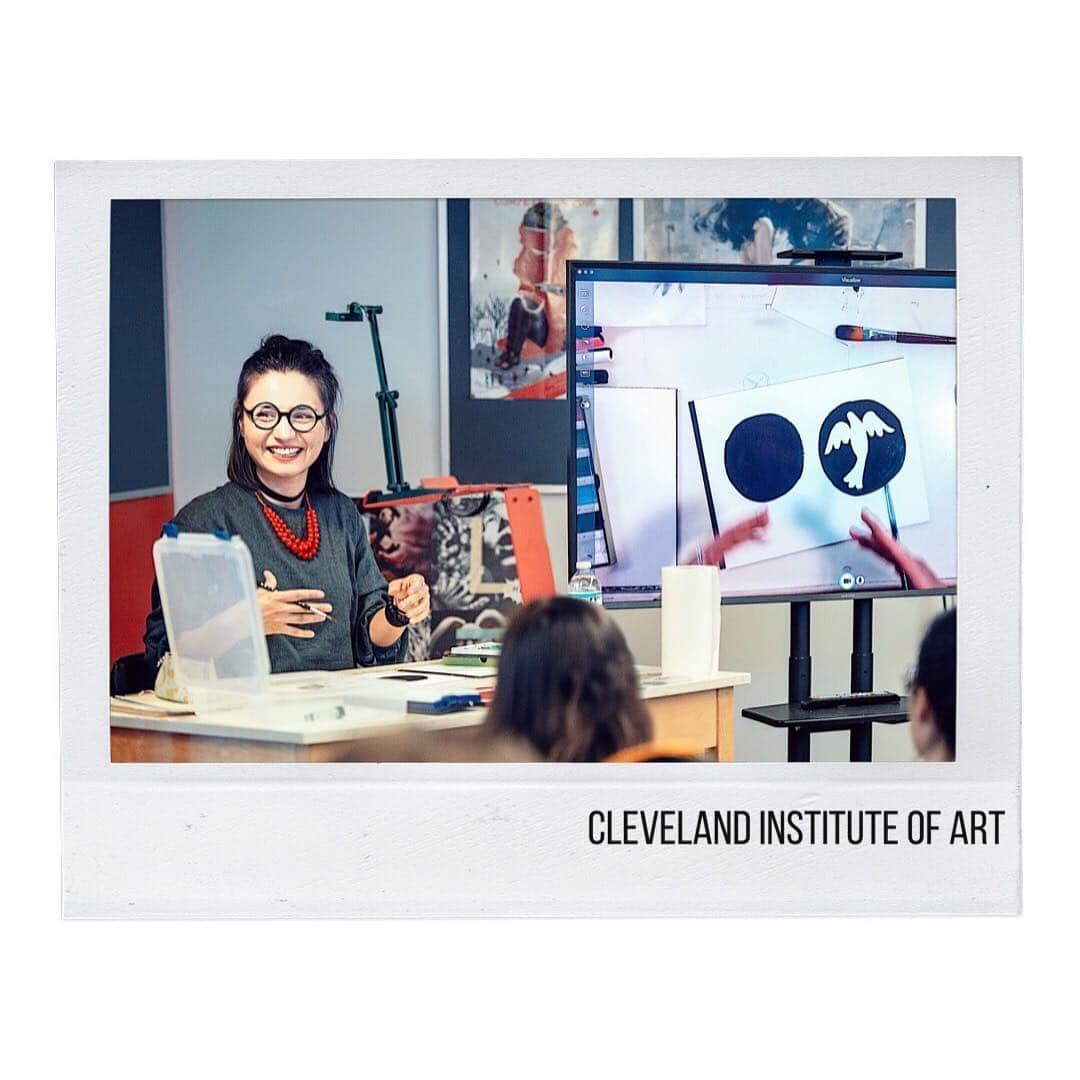 Dinara Mirtalipovaのインスタグラム：「Last week I was invited to speak at the Cleveland Institute of Art (@cleinstituteart). Every year the institute hosts a Spring Speaker Symposium where featured artists, filmmakers, animators, designers and other creatives hold the stage and do demos in order to inspire the students and to share their career pathway. As some of you might know my career in art was sort of accidental, I talked about how as a kid I was kind of artsy but never considered art as a profession, I discussed Folk Art and the philosophy behind it, I shared some of my projects, client work and personal art. Karen Sandstorm was so sweet for interviewing me, if you are interested in taking a peek I have created a link up in my stories. 🔝 Thank you again, CIA, for being so enthusiastic! I’m truly honored to get to be your guest speaker! ❤️Special big thanks to Suzie McGinnes and Jeff Harter!  #clevelandinstituteofart 📸photos by Robert Muller」