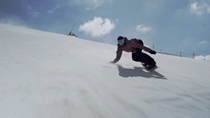 のインスタグラム：「If the trailer is any indication, Spanish #BurtonTeam rider @merihidalgo is gonna get personal in her upcoming documentary-style film project, due out this fall. Watch the trailer and be on the lookout for #InsideMeFilm. @abstract_films」