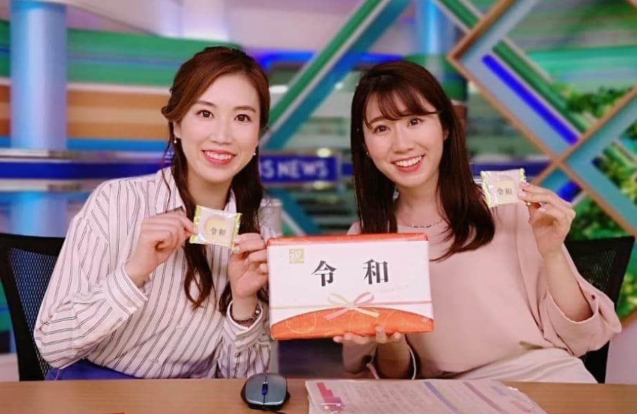 壽老麻衣さんのインスタグラム写真 - (壽老麻衣Instagram)「改元特番終了📺🌟 一緒に特番を担当した石川キャスターと📸 元号が変わる歴史的な瞬間を生放送でお伝えできるなんて、幸せです🍀 皇居前、渋谷、東京スカイツリー、大阪道頓堀、岐阜県郡上市の郡上おどりの様子など、様々な場所からの中継をお届けしました！  そしてきょう何よりも嬉しかったのは、特番が終わった後にスタッフさんから、 「放送に向けてよく準備してくれていて助かったよ。ありがとう」と言っていただけたことでした☺️ そんなこと言っていただけるなんて、こちらこそありがたい…🙏✨ 新しく始まる令和の時代も、 引き続き仕事頑張ります✊❗ 📺 📺 📺 #TBS #tv #news #テレビ #ニュース #報道 #令和 #平成 #改元 #元号 #特番 #生放送 #アナウンサー #newsanchor」5月1日 4時48分 - maijuro