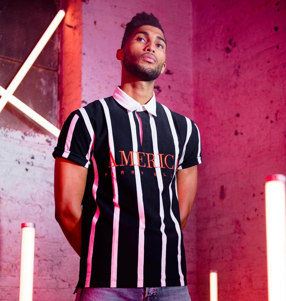ペリーエリスのインスタグラム：「Earn your stripes in the new #PerryEllisAmerica collection. Link in bio. 📷 @ryanjayphoto」