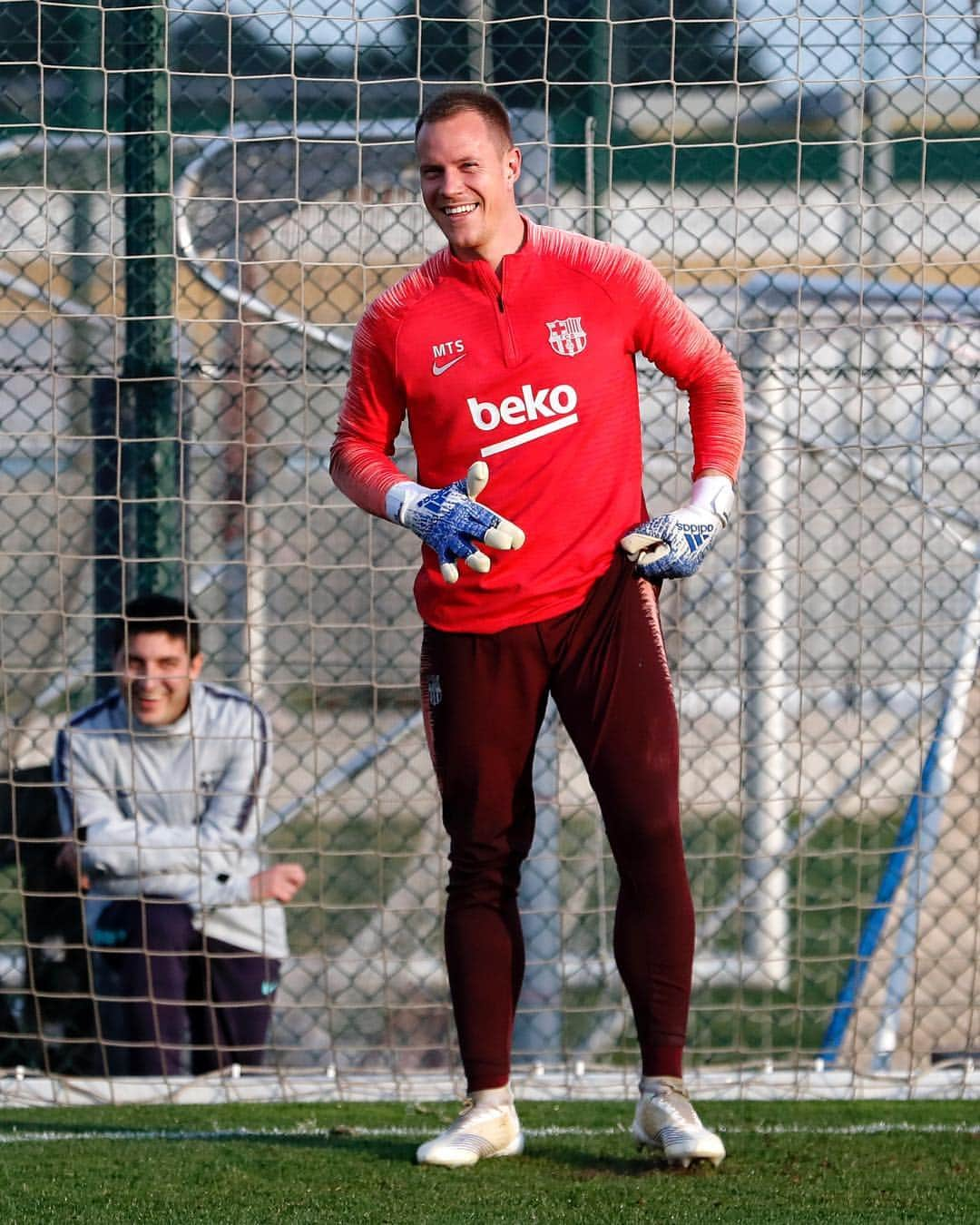 FCバルセロナさんのインスタグラム写真 - (FCバルセロナInstagram)「😊 The birthday boy with the focus on Liverpool 👀 @mterstegen1」5月1日 5時07分 - fcbarcelona