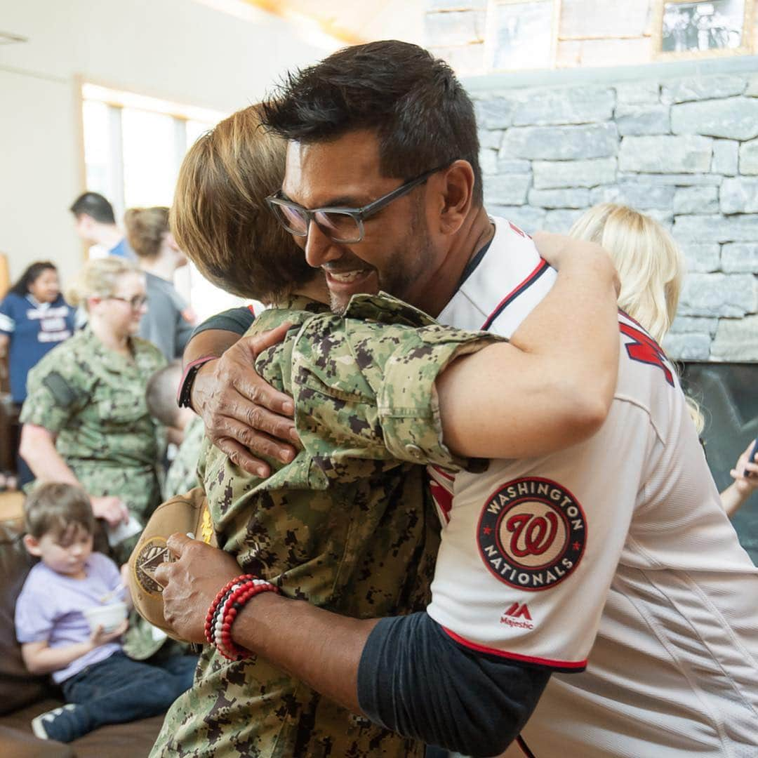 ワシントン・ナショナルズさんのインスタグラム写真 - (ワシントン・ナショナルズInstagram)「Thank you to the veterans, patients, staff and doggos at Walter Reed National Military Medical Center for allowing us to meet so many of you who make a positive impact every day.」5月1日 5時15分 - nationals