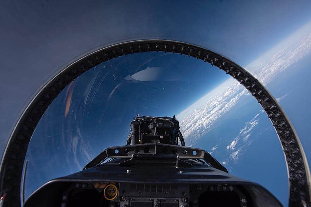 NASAさんのインスタグラム写真 - (NASAInstagram)「The serenity of Earth’s horizon moments before 3… 2 … 1… ⁣⁣ 〰️〰️〰️🛩 dive. ⁣ ⁣ Get immersed in the quiet of Earth felt 50,000 feet above ground, right before a supersonic, inverted dive into our atmosphere.⁣⁣ ⁣⁣ These quiet supersonic dive maneuvers, performed by our test pilots last year in support of the Quiet Supersonic Flights 2018 research series, were flown in a unique fashion as to create a quieter “thump” sound rather than an echoing sonic boom. The series tested ways to measure the community's response to a unique acoustic experience and contributed to our efforts to understand what is required for acceptable supersonic overland flight in the future. ⁣⁣ ⁣⁣ Image Credit: NASA/Carla Thomas⁣⁣ ⁣⁣ #Aeronautics #NASA #Airplane #Supersonic #Texas #Plane⁣」5月1日 5時19分 - nasa