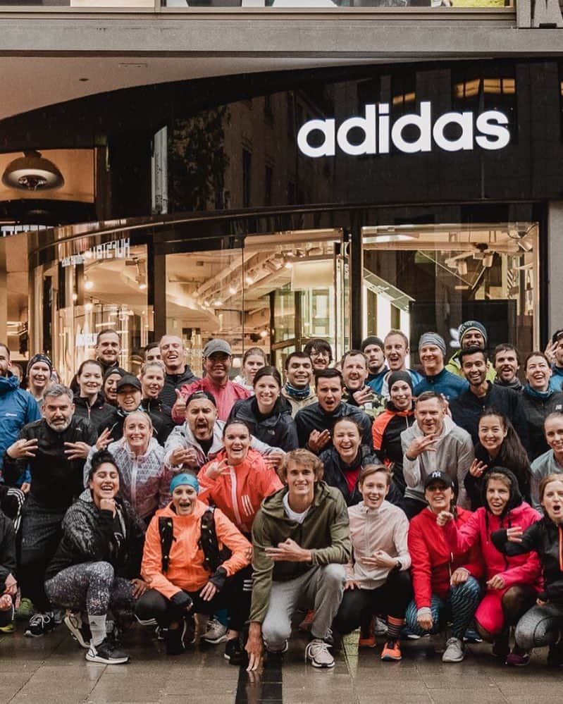 アレクサンダー・ズベレフさんのインスタグラム写真 - (アレクサンダー・ズベレフInstagram)「So much fun meeting the @adidasrunners yesterday at the @adidas shop in Munich」5月1日 5時24分 - alexzverev123