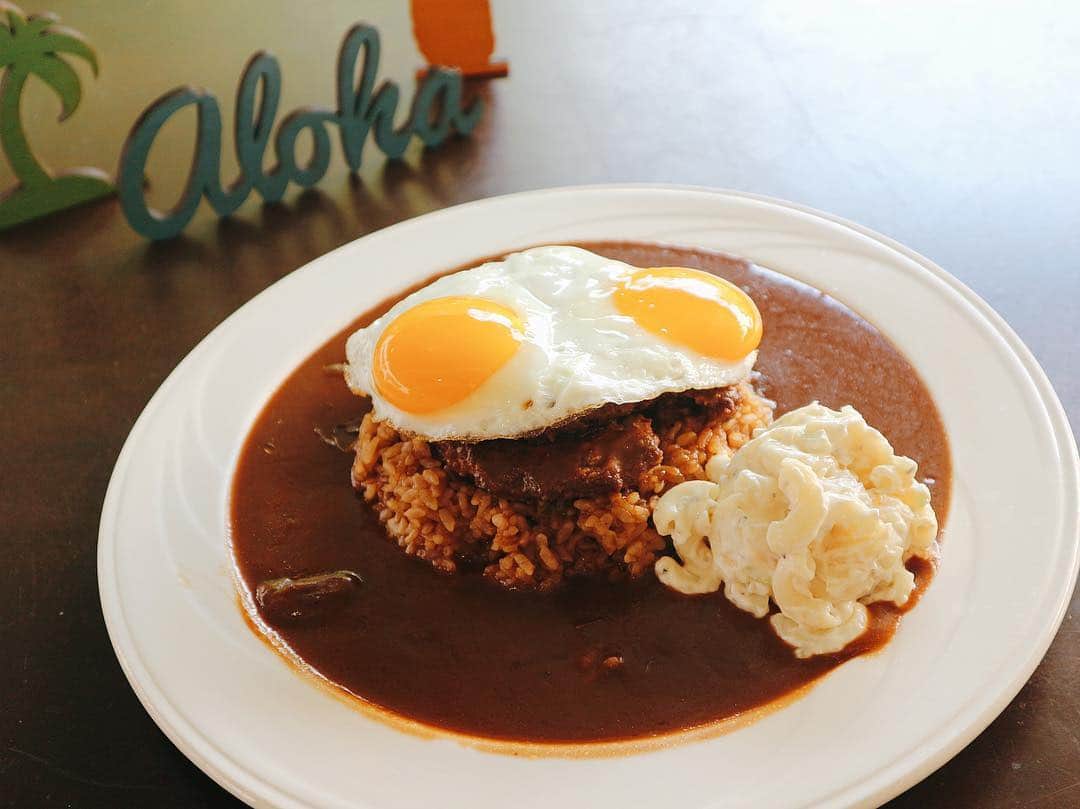 alohatable_waikikiさんのインスタグラム写真 - (alohatable_waikikiInstagram)「Our Favorite Dish 🍽 #locomoco  ハワイはまだ4月30日ですが、平成時代多くの方に召し上がって頂いた#ロコモコ  令和でも、よろしくお願い致します🌴 #hawaiianfood #hawaiianrestaurant #hawaiigourmet #waikikirestaurant #waikikilunch #waikikidinner #ハワイアンフード #ハワイアンレストラン #hawaiitrip #lovehawaii #hawaiifoodie #instahawaii #hawaiistagram #111hawaiiaward #allhawaiijp #ハワイ #ハワイ好きな人と繋がりたい」5月1日 5時34分 - alohatable_waikiki