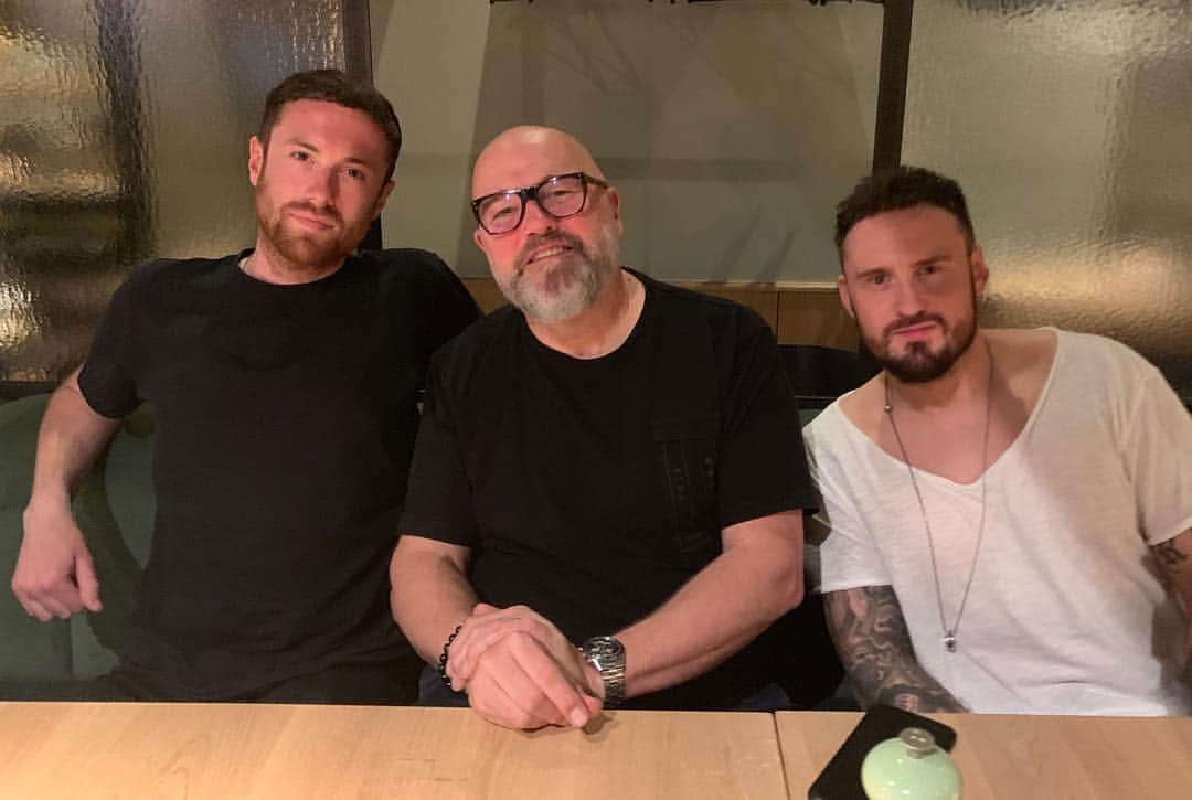 Gorgon Cityさんのインスタグラム写真 - (Gorgon CityInstagram)「Pre-game dinner 🥘 ... Starting the summer right with the Defected crew in Belgium. @simondunmore1 @lowsteppa @defectedrecords」5月1日 5時30分 - gorgoncity