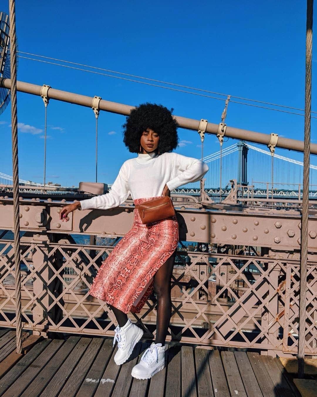 ASOSさんのインスタグラム写真 - (ASOSInstagram)「On a scale of 1-10, how much do you love this skirt? 🐍 📸 @myfashionbreak 🔎 ASOS DESIGN snake-print skirt (1405492) 🗣 Image description: Oriane on the Brooklyn Bridge」5月1日 5時33分 - asos