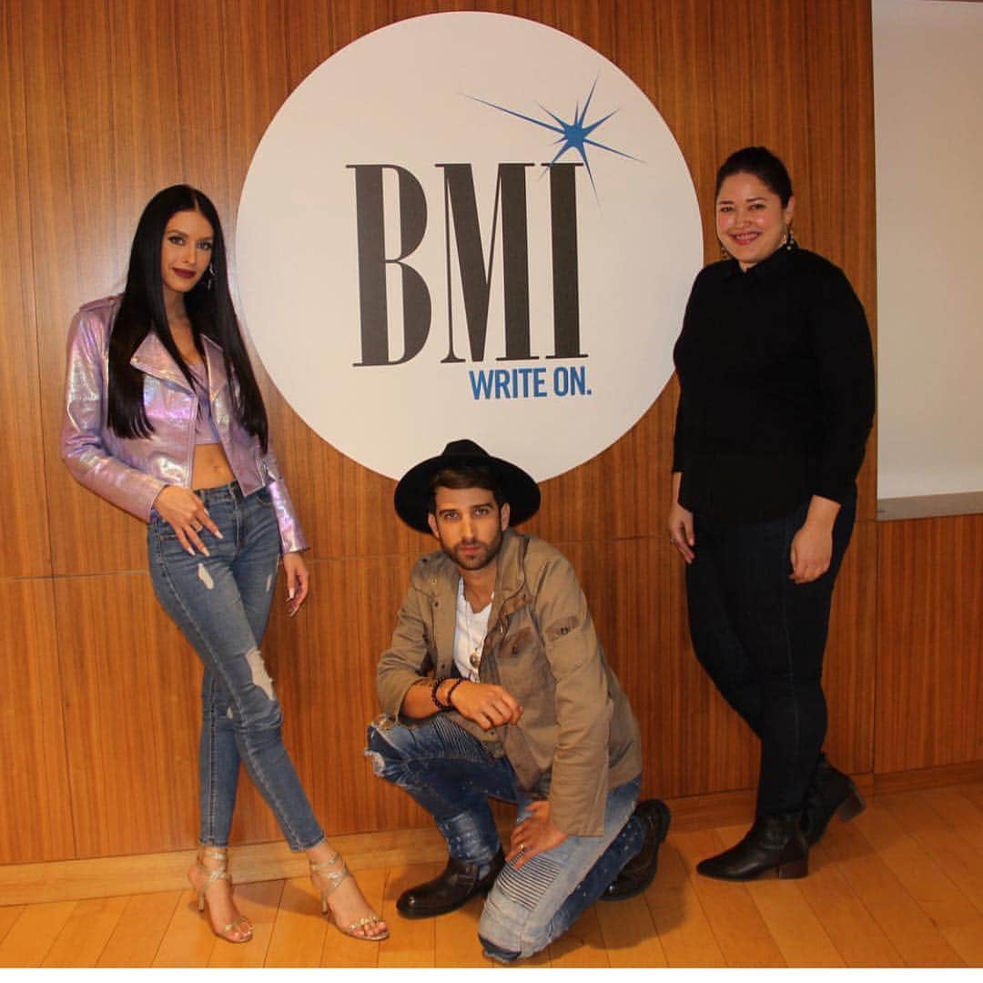 Broadcast Music, Inc.さんのインスタグラム写真 - (Broadcast Music, Inc.Instagram)「The talented duo @shambayah stopped by #BMILA. Make sure to check out their new single “Al Derecho Y Al Reves” 🔥🎶💙」5月1日 5時42分 - bmi