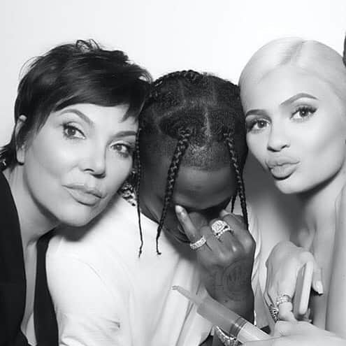 クリス・ジェンナーさんのインスタグラム写真 - (クリス・ジェンナーInstagram)「Happy birthday @travisscott! 🎂 Thank you for making @kyliejenner so happy, for being the most amazing father to my granddaughter, and for bringing so much joy into our lives. We love you x #HappyBirthdayTravis」5月1日 5時52分 - krisjenner