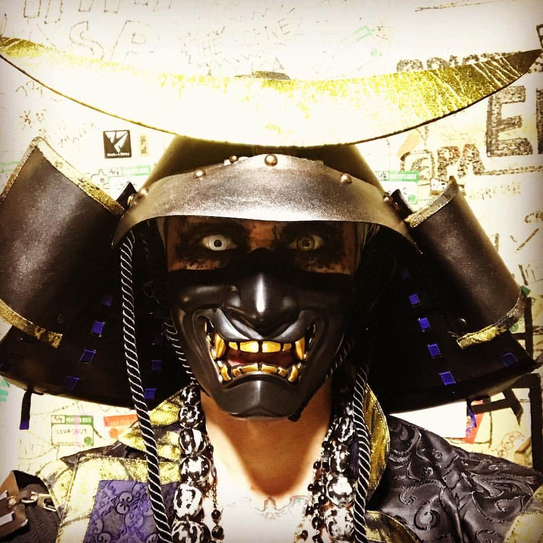 Ju-kenのインスタグラム：「今週のダテちゃんと愉快な仲間たち。。。 宇都宮の皆さん、宇都宮外から駆けつけてくれた皆さん、昨夜は足元の悪い中、ありがとうございました。  次回、ツアーラストで御座いますので、何卒お風邪など召しませぬよう、ご自愛頂き、万全の状態で参加頂けますよう、演者、スタッフ一同心よりお待ちしております🏯  #戦国時代 #宇都宮 #今週のダテちゃん  #寒い中のガリガリ君つらい #ガリガリくんハーフもしくはガリガリくんミニがあれば」