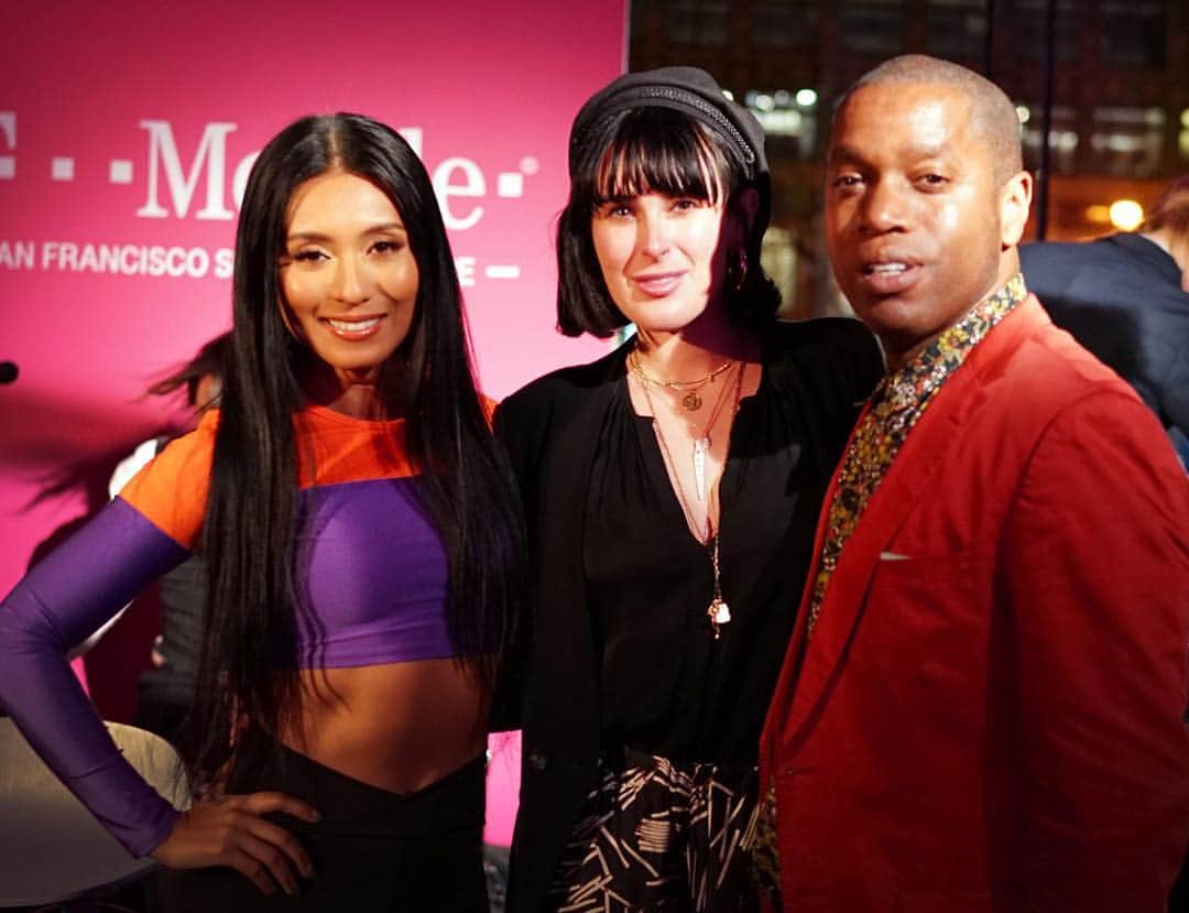 シェネルのインスタグラム：「Last month in San Fran I got to meet The cool kids 😎 lol @tmobile @rumerwillis @vintagetrouble was an awesome night ❤️❤️❤️」