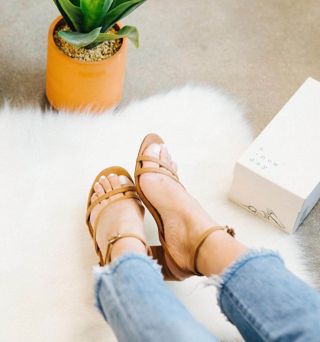 Target Styleのインスタグラム：「BRB, stepping into strappy sandal season. 👡 #ANewDay」