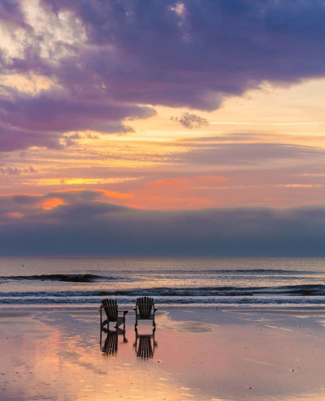 リッツ・カールトンさんのインスタグラム写真 - (リッツ・カールトンInstagram)「Take a seat under majestic skies, as gentle waves carry your worries away. #AmeliaIsland #Florida #FL #sunshinestate #sunseekers #sunrise #beach #waves #ocean #horizon #getaway #escape #vacation #majestic #retreat #relaxing #travel #travelgram #Instatravel #traveldiaries」5月1日 6時30分 - ritzcarlton