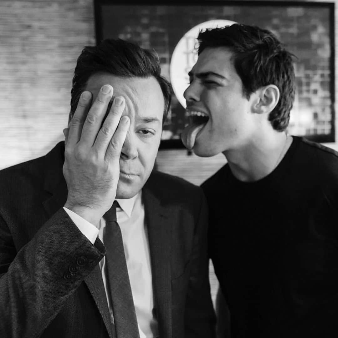 ノア・センティネオのインスタグラム：「Iconic photo of Jimmy...and then there’s me」
