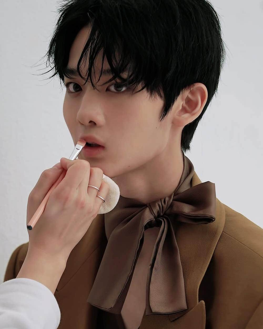 Just a girlさんのインスタグラム写真 - (Just a girlInstagram)「Bae JinYoung Allure Feb.🧡 Photoshoot Behind-the-Scene . . . . . #진영 #JinYoung #배진영#BaeJinYoung  #korean #koreanboy#맞팔 #셀스타그램 #셀카 #얼스타그램 #데일리 #선팔 #인스타그램  #l4l #f4f  #like4like #ootd  #おしゃれ #オシャレ #いいね返し #フォロー #韓国人 #韓国 #セルカ #自撮り #ファッション #フォロー」5月1日 7時13分 - cecithegirl