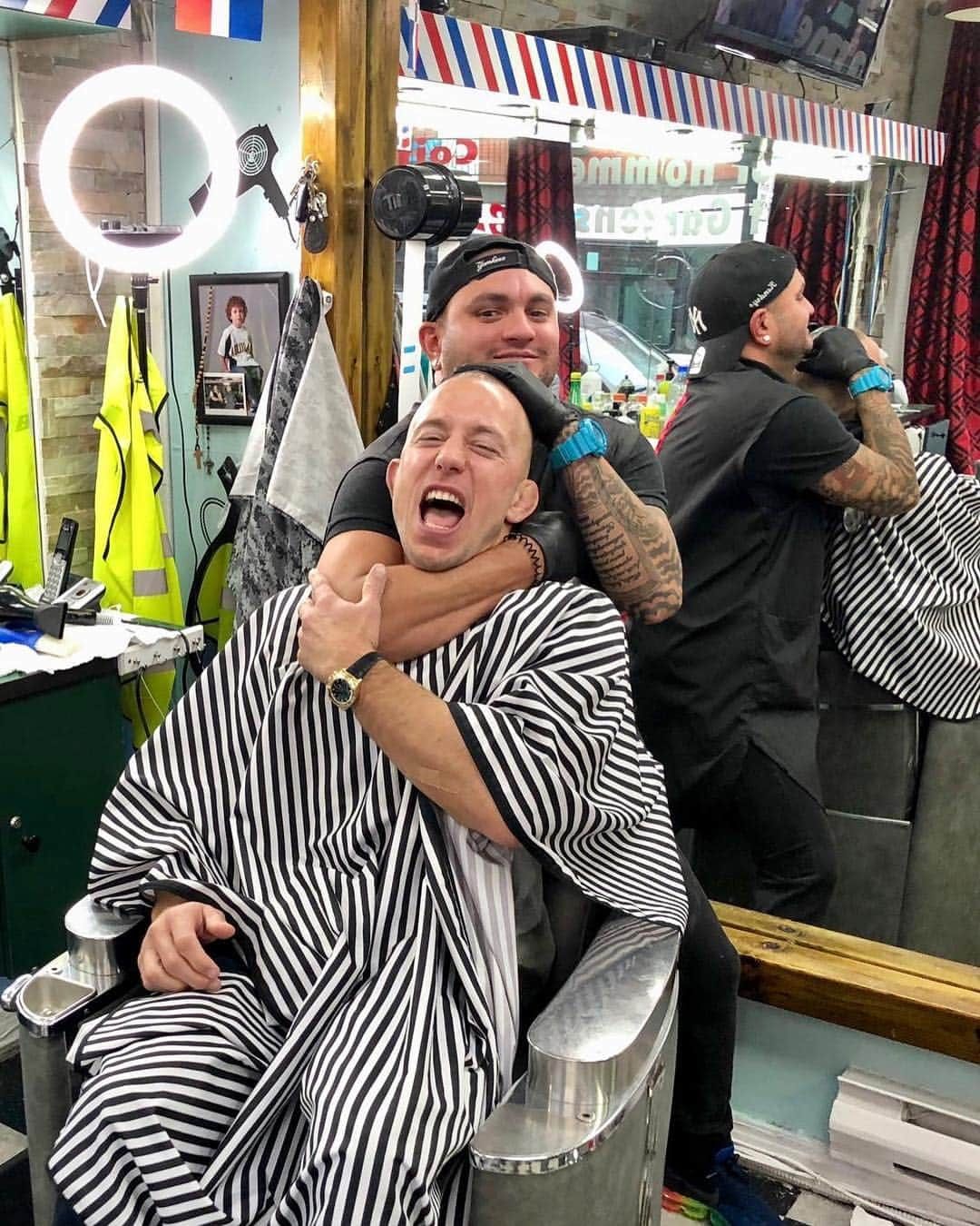 ジョルジュ・サンピエールさんのインスタグラム写真 - (ジョルジュ・サンピエールInstagram)「Don’t ever turn your back on your barber. See what happens!!! 😂 #barberito」5月1日 7時16分 - georgesstpierre