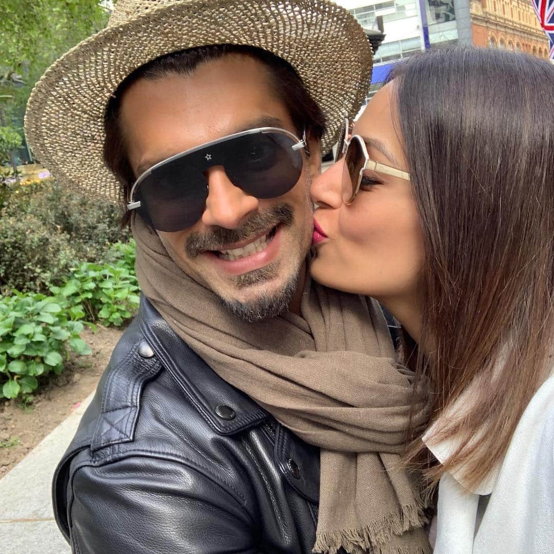 ビパシャ・バスーさんのインスタグラム写真 - (ビパシャ・バスーInstagram)「Us ❤️ 3rd #monversary❤️ #monkeylove」5月1日 7時29分 - bipashabasu