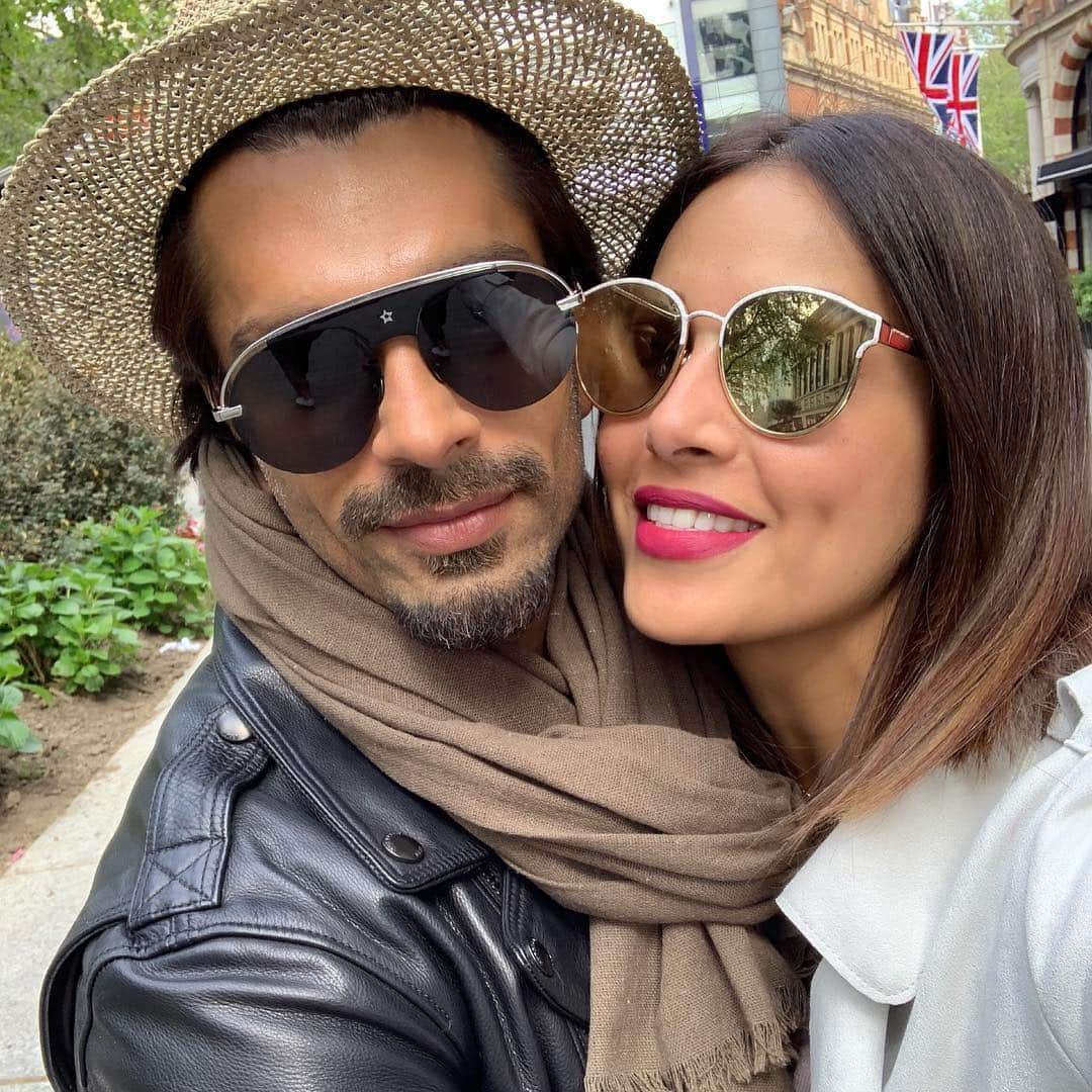 ビパシャ・バスーさんのインスタグラム写真 - (ビパシャ・バスーInstagram)「Us ❤️ 3rd #monversary❤️ #monkeylove」5月1日 7時29分 - bipashabasu