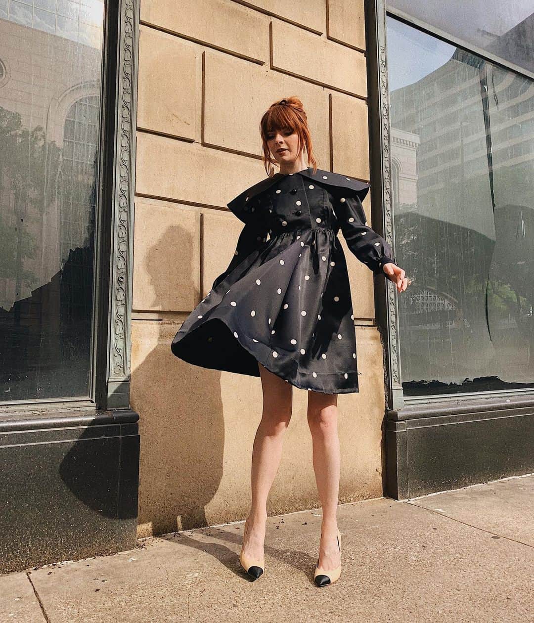 ジェーン・アルドリッジのインスタグラム：「City swept in 60s Geoffrey Beene from @desertvintage 🖤🖤🖤」