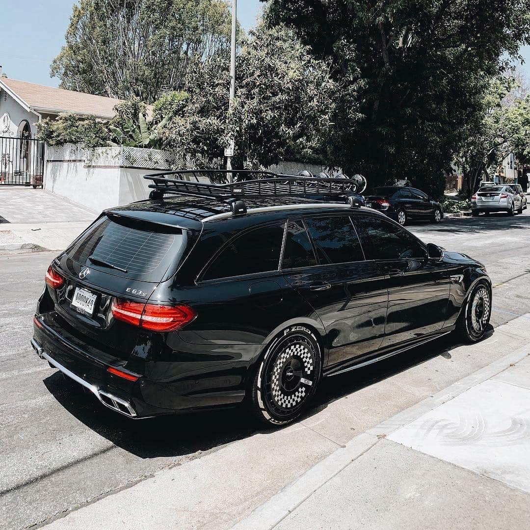 CARLiFESTYLEさんのインスタグラム写真 - (CARLiFESTYLEInstagram)「Thoughts on this E63 S wagon? Done by @rdbla #RDBLA #carlifestyle」5月1日 7時27分 - carlifestyle