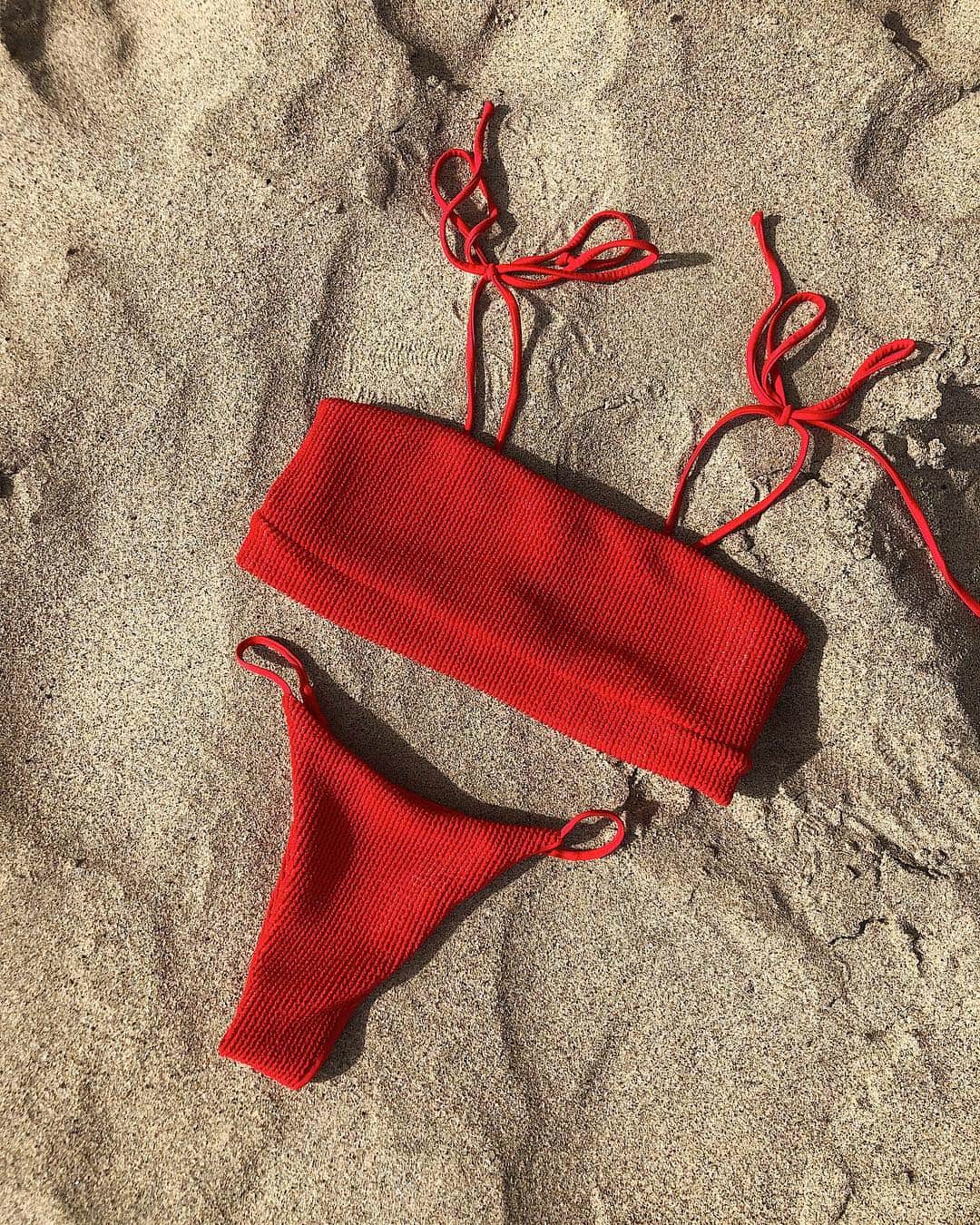 FRANKIES BIKINISさんのインスタグラム写真 - (FRANKIES BIKINISInstagram)「red scrunchy swim of your dreams. 1 week. ⭐️」5月1日 7時31分 - frankiesbikinis