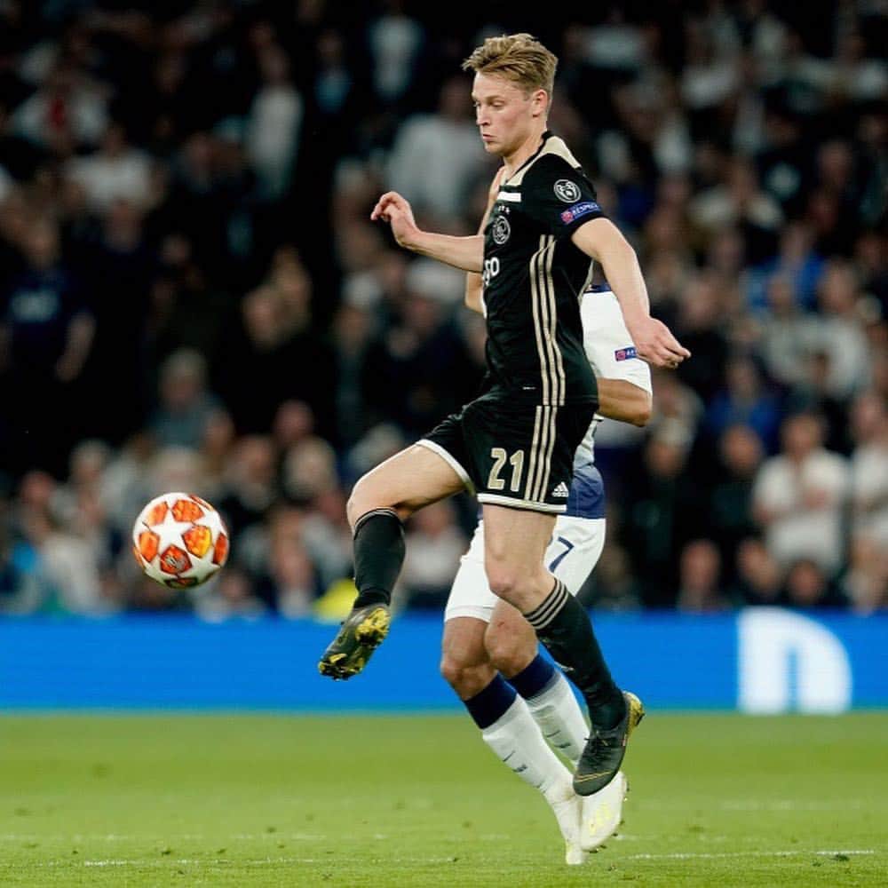 フレンキー・デ・ヨングのインスタグラム：「0-1 win ❌❌❌ #ucl」