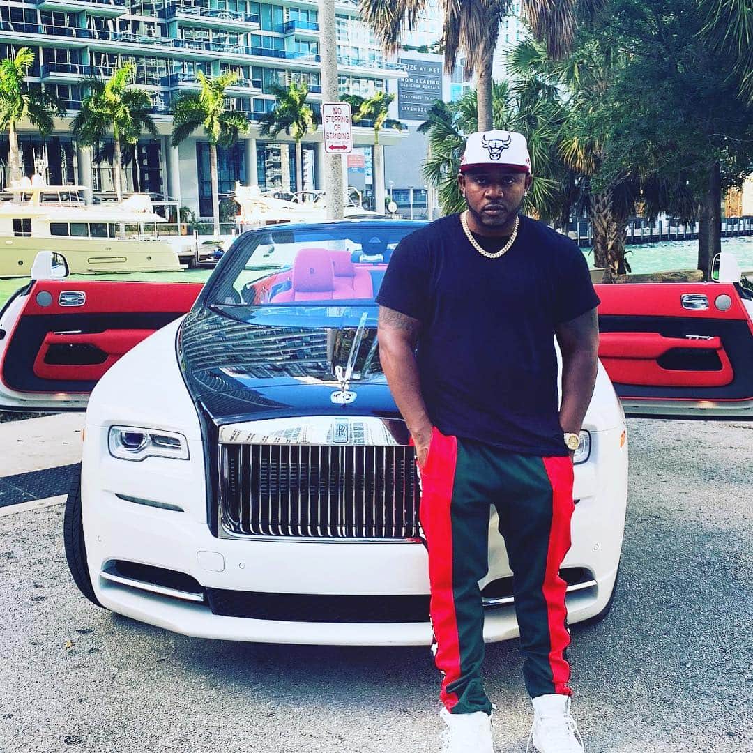 マック・メインのインスタグラム：「Misery love company....that’s why I be solo dolo or with my lil baby Dawn #DarkSkinnedJermaine」