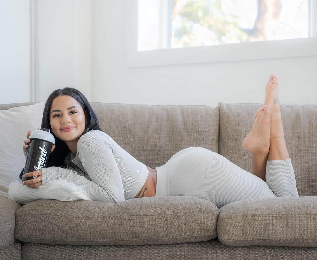 Katya Elise Henryさんのインスタグラム写真 - (Katya Elise HenryInstagram)「cozyboyzzzz in my @workouts_by_katya lounge setttt ☁️ did you hear? @blessedprotein limited edition BIRTHDAY CAKE FLAVOR?! woah. it’s honestly unreal. ✖️23g per scoop ✖️dairy, soy, gluten free ✖️ no bloating ✖️ can be used baking/cooking! ✖️use code KATYA10 to save 10% off. but ya gotta hurry cuz it’s going fast & once it’s out it’s outtt ahhh *limited edition* - www.ehplabs.com」5月1日 7時43分 - katyaelisehenry