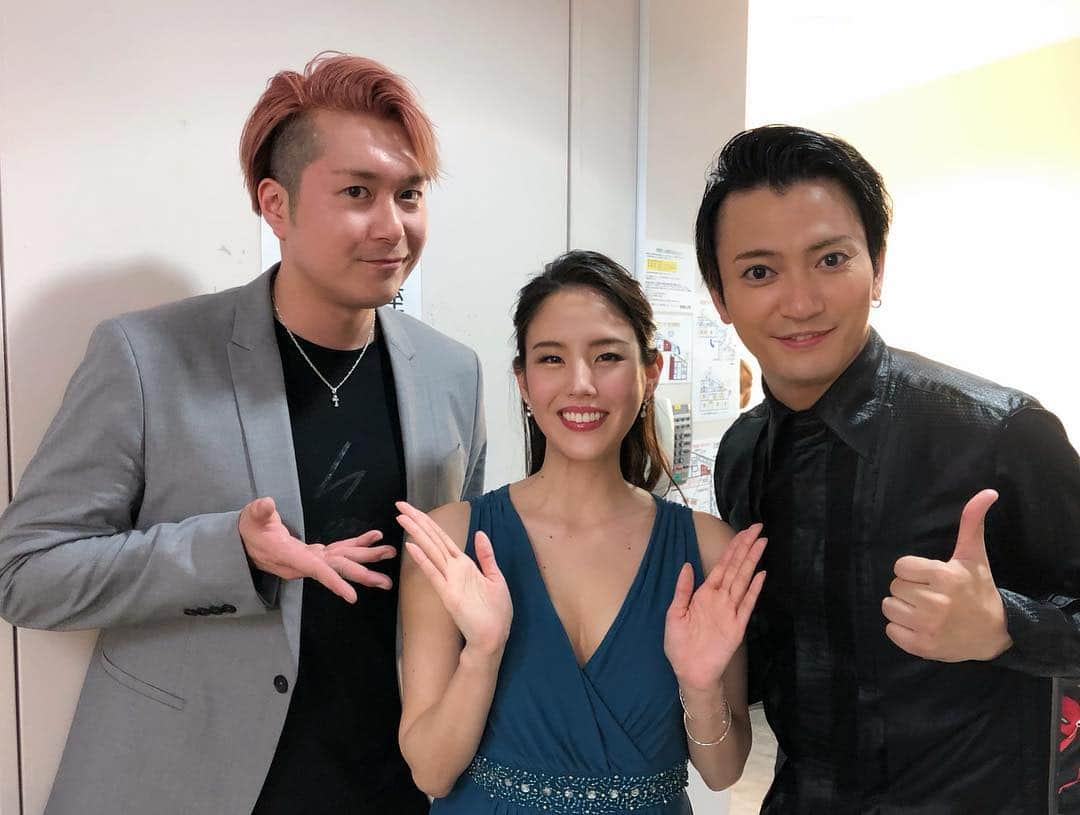 則松亜海さんのインスタグラム写真 - (則松亜海Instagram)「藤岡正明さんのライブ無事に2日間終了しました！ 呼んでいただけて感謝しかありません。 皆様ほんっとうに素晴らしい歌声を聴かせてくださるのですが、ひとたびトークになると面白くて面白くて。 歌の中で魅せる世界観、エンタメ精神共に勉強になる事ばかりでした🥺 バンドの皆様も最高のメンバーで、贅沢な時間でした、、😭✨ 令和の瞬間はスタッフの皆様と！ 本当に、ありがとうございました！！ #藤岡正明 さん #中河内雅貴 さん #大山真志 さん #伊礼彼方 さん #則松亜海 #M'sMusicalMuseum vol.5」5月1日 13時12分 - ami_norimatsu