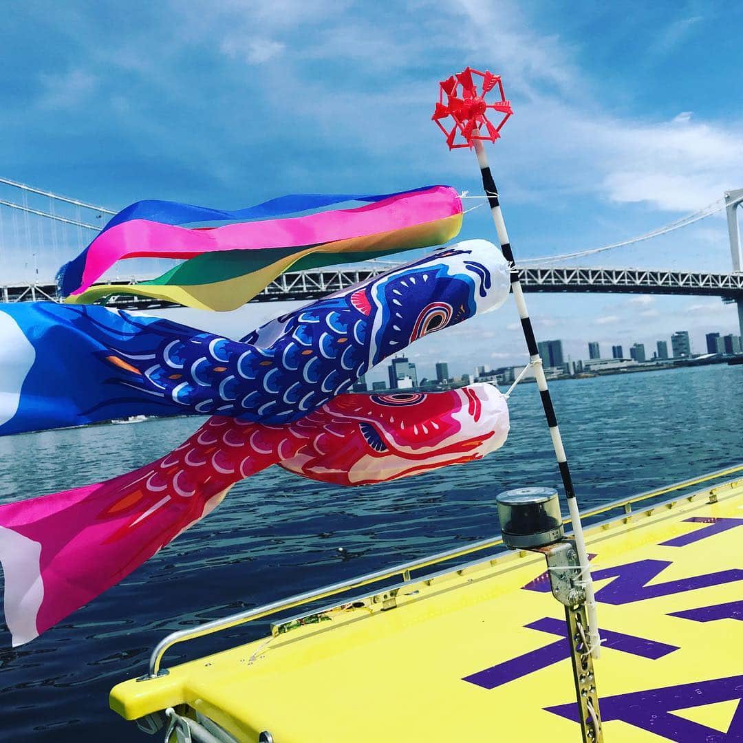 のインスタグラム：「新しい時代を水上から。 東京ウォータータクシーも 様々チャレンジしていきます！  鯉のぼりも元気良く❤️ 皆さんがHappyでありますように。  #tokyo #tokyowatertaxi  #芝浦 #reiwa #令和 #boattrip  #東京ベイゾーン#鯉のぼり」