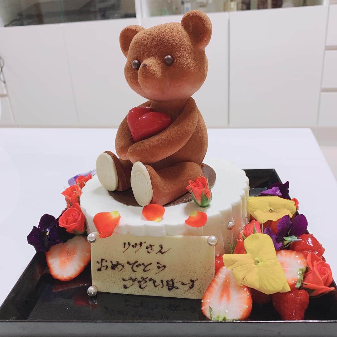 関根理紗さんのインスタグラム写真 - (関根理紗Instagram)「くまさんのケーキは @louange.tokyo と言うところのものだそうで、なんやらかわいいのたくさんあったから今度オーダーとかしてみたい😍  ハナマサのケーキとか作りたい！」5月1日 7時56分 - sekine.risa