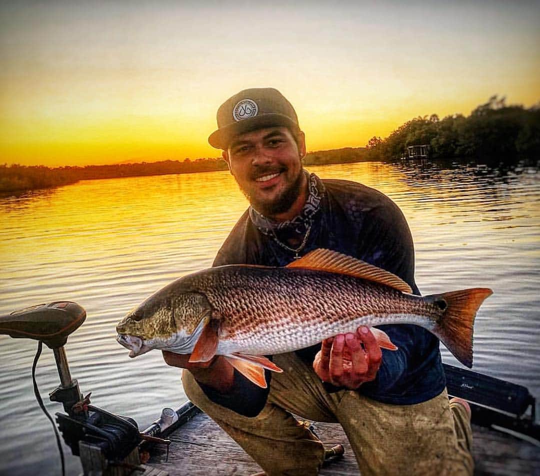 Filthy Anglers™さんのインスタグラム写真 - (Filthy Anglers™Instagram)「Beautiful sky, beautiful red by @ole3boatmart fishing from earlier this week. Love the variety of species we’ve been getting as of late, it means we are expanding in the market, no fish is safe! What’s your favorite fish to catch, comment below. Congrats @ole3boatmart you are Certified Filthy www.filthyanglers.com #fishing #saltwaterfishing #river #bassfishing #brackish #outdoors #hunt #angler #catchandrelease #anglerapproved #bassdynast #monsterbass #filthyanglers #teamfilthy」5月1日 7時57分 - filthyanglers