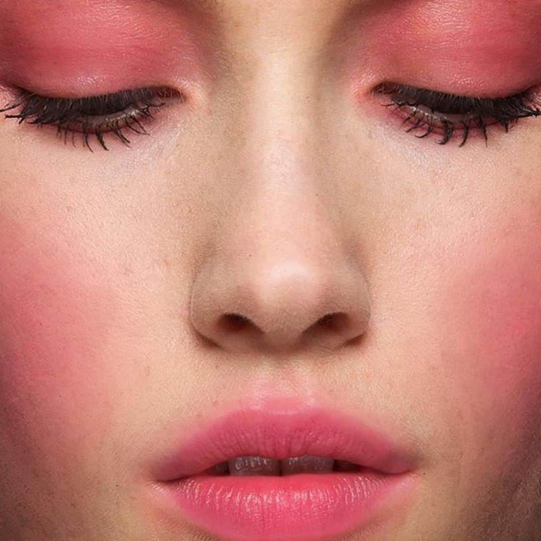 M·A·C Cosmetics BRさんのインスタグラム写真 - (M·A·C Cosmetics BRInstagram)「Apaixone-se pela nova linha Powder Kiss! Esse batom foi desenvolvido para replicar os lábios mattes suavemente esfumados, conhecidos como blurred lips, técnica usada nos backstages de moda. É como ter um maquiador pessoal em forma de batom! ❤💄 Corra pra loja, teste e garanta o seu! Compre também pelo site maccosmetics.com.br  #MACLipsBR #MACLovesLips #Batom #BatomMAC #MACPowderKiss」5月1日 8時00分 - maccosmeticsbrasil