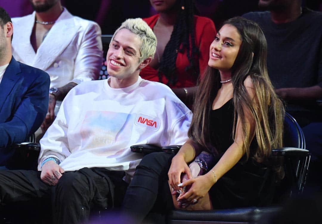 E! Onlineさんのインスタグラム写真 - (E! OnlineInstagram)「Pete Davidson is setting the record straight about why he walked out of his latest comedy show and it has to do with his exes Ariana Grande and Kate Beckinsale. Link in bio. (📷: Getty Images)」5月1日 8時06分 - enews