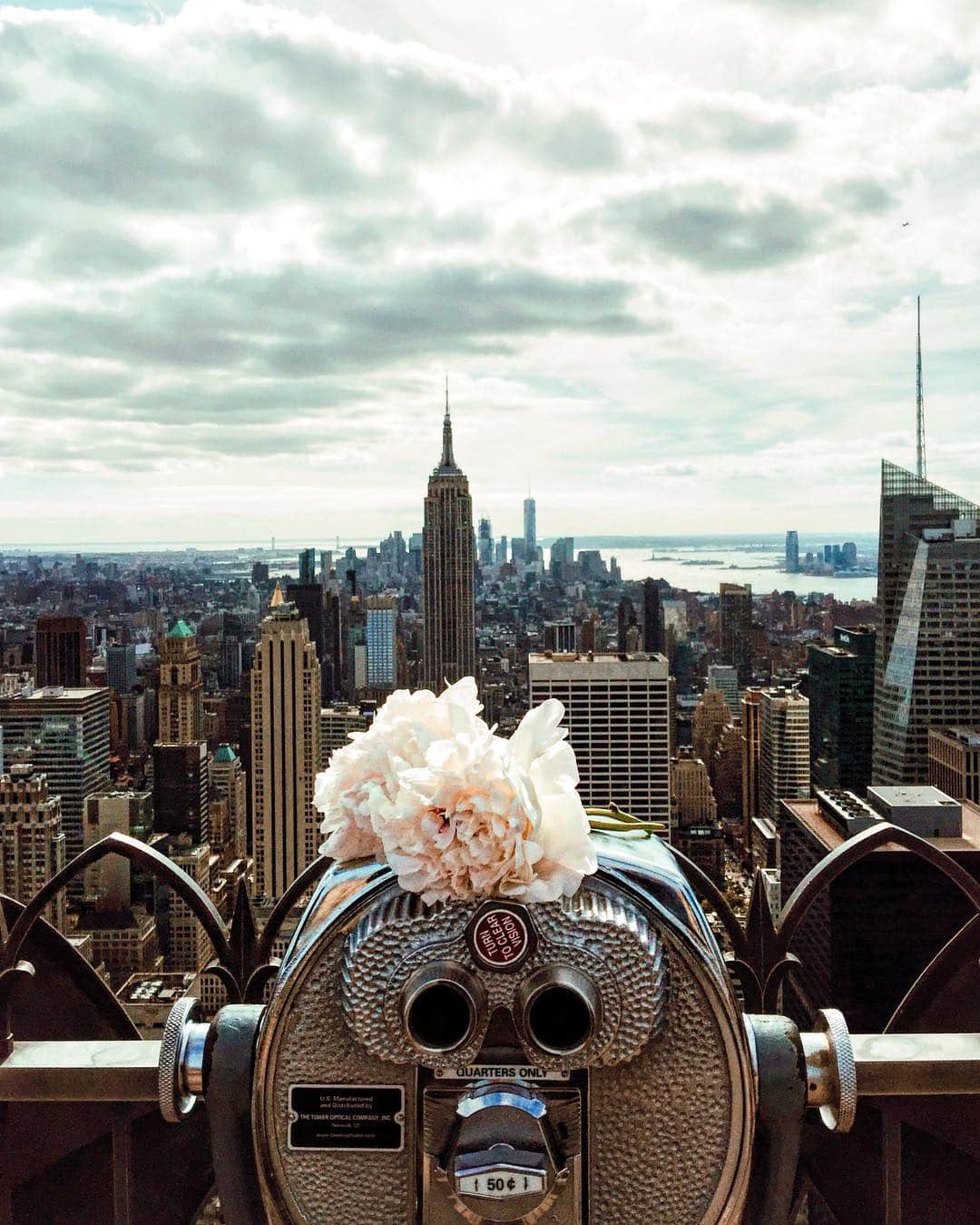 ジュリー・サリニャーナさんのインスタグラム写真 - (ジュリー・サリニャーナInstagram)「I kinda like you. 💕 #newyork」5月1日 8時27分 - sincerelyjules