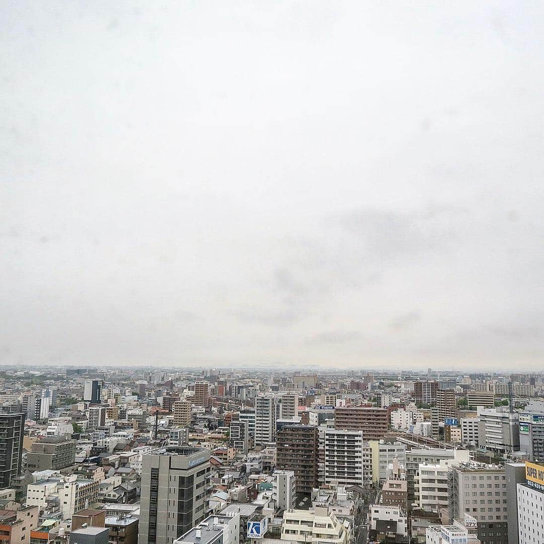 川島幸美さんのインスタグラム写真 - (川島幸美Instagram)「令和元年。 1日目の小雨の朝を名古屋で迎えました。 輝きに満ちた令和、良い時代をみんなで創造していきたいですね。 これから見る未来楽しみ✨✨✨ . 偶然にも、今日は平成に築いたAULA AILAのPOP UP STORE初日でもあります😊 . 平成最後の夜は、これまで長く苦楽を共にしたコードナインメンバーと迎えられて嬉しかった😊💫 皆様令和もよろしくお願いします❣️」5月1日 8時40分 - yukimikawashima