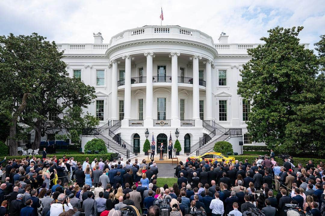 ドナルド・トランプさんのインスタグラム写真 - (ドナルド・トランプInstagram)「Today, President Trump honored the 2018 NASCAR Cup Series Champion Joey Logano and team Penske on the South Lawn of the White House.」5月1日 8時44分 - realdonaldtrump