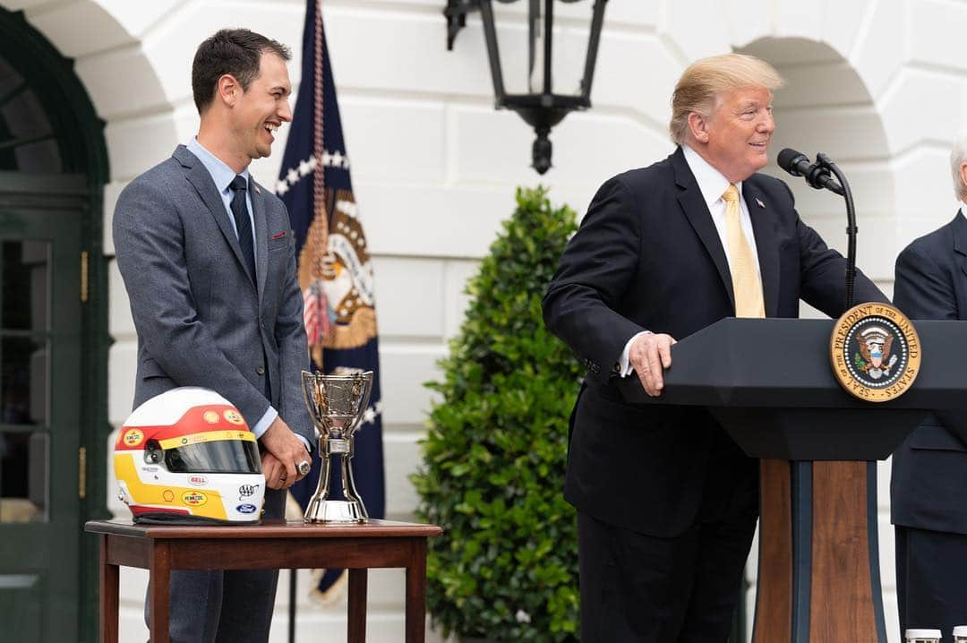 ドナルド・トランプさんのインスタグラム写真 - (ドナルド・トランプInstagram)「Today, President Trump honored the 2018 NASCAR Cup Series Champion Joey Logano and team Penske on the South Lawn of the White House.」5月1日 8時44分 - realdonaldtrump