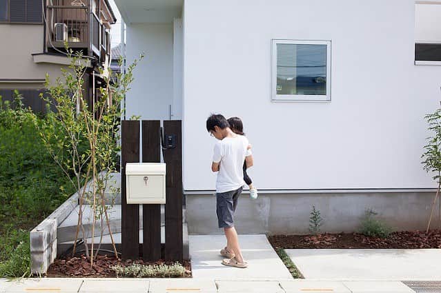 ソラマド香川のインスタグラム：「ソラマドの家へようこそ ・ ・ --★--------------------------------★-- 「ソラマドの家」資料請求はこちら →@request.soramadokagawa 「ソラマドの家」施工例はこちら →@soramado_kagawa --★--------------------------------★-- ・ ・ #soramado #ソラマド #ソラマドの家 #ソラマドキッチン #インテリア #マイホーム #モデルハウス #家づくり #リフォーム #中庭のある家 #中庭 #設計 #設計事務所 #注文住宅 #施工事例 #自然素材 #住まい #平屋 #平屋暮らし #木の家 #おしゃれな家 #暮らし #漆喰 #螺旋階段 #香川の家 #宇多津町 #センコー産業 #ソラマド香川 #香川県工務店 #香川工務店」