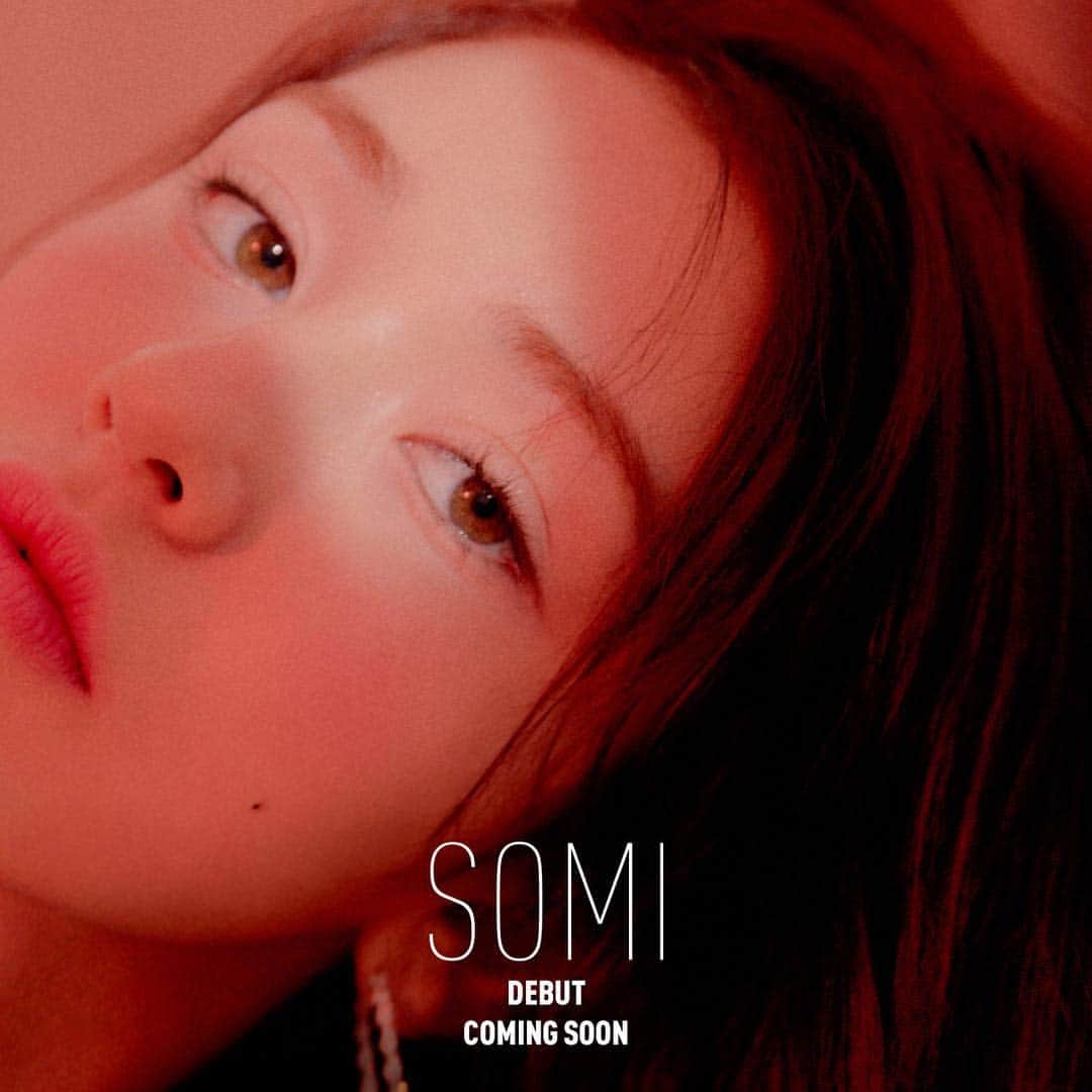 ソミさんのインスタグラム写真 - (ソミInstagram)「My Debut Coming Soon. Real. Soon.  #somi #jeonsomi #소미 #전소미 #blacklabel」5月1日 9時07分 - somsomi0309