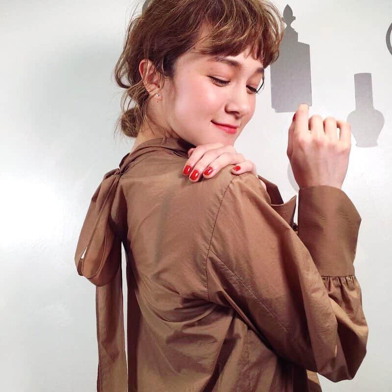 のインスタグラム：「hair makeup @matsuno71  昨日のインスタライブ 見てくれた方ありがとうございます！ いつもなら言葉にしないことを言葉にのせて プロの方の頭の中を少し覗けた感覚で とっても勉強になりました 女の子って楽しいなあ @isetanmirror」