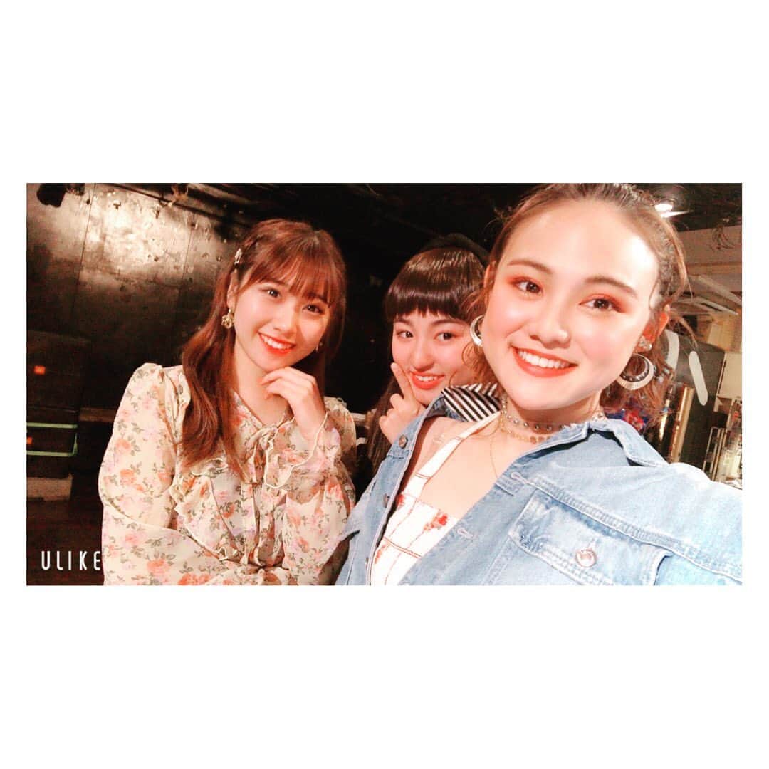 四宮吏桜さんのインスタグラム写真 - (四宮吏桜Instagram)「‪昨日！"ONESCENE memories vol.4"ミニワンマンライブに来てくださって本当にありがとうございます😊‬ ‪今回持ち曲をフルで歌わせていただいて…正直！！体力持つかなぁって思ってたんだけどいざライブするとあっという間だったなぁ😝ww‬ ‪中には初めて聴く曲とかもあったんじゃないでしょうか？🥰‬ ‪近々ONESCENEの曲を簡単にまとめて紹介できたらと思います🙋‍♀️‬ ‪そして！オフ会！！‬ ‪ドタバタでこちらもあっという間のオフ会でしたが…ありがとうございます！！‬ ‪昔話だったり…コアな話だったり…即興でコラボしたり…🤑ゲストさんと対決したり…ww‬ ‪でもあれは致命傷だね笑‬ ‪ちょっと悔しいけん練習してくるね笑笑‬ ‪いつも以上に皆さんとお話ができて本当に良かったです🔥‬ ‪本当はもうちょっと…いや！あと３時間ぐらい！一人一人とお話ししたかったんですが…🙄笑‬ ‪個人的に…映画の話をしてくださる方が多くて…ついつい話し込んじゃいそうでした😝映画の事ならなんでも聴きに来てねん♪‬ ‪そして‬ ‪ついに…ファン名決まりましたね😎‬ ‪その名も"ワンキャス"‬ ‪私達のコンセプトでもある一瞬一瞬を紡いで一つのストーリー、映画を作る、その演者は私達だけでなくファンの皆さんも"キャスト"として作っていくという想いを込めてこのファン名に決まりました🕺‬ ‪ぜひ、この"ワンキャス"をSNSで広めていただいたりツイッター、インスタ名の後ろに、プロフィール欄に書き加えていただければ凄く嬉しいです☺️‬ ‪今回のワンマンライブでもそうですが、今までしてきたONESCENE memoriesのライブに、フラワースタンドや沢山のサプライズを用意してくださって本当に感謝してもしても言葉が足りないくらい幸せです。ありがとう。‬ ‪毎回ね…あれごと持ち帰りたいってめちゃくちゃ思うんです！！だって素敵だもん！w‬ ‪さすがに全ては持って帰れなくてもライブを華やかにしてくれた花達を一本一本摘み取って小さな花束にしていつも持ち帰ってます💞‬ ‪改めて本当にありがとうございます。‬ ‪…さぁ！ついに新時代の幕開けですよ！！‬ ‪Welcome to 令和〜！！😆🌞‬ ‪おいでませ〜 Reiwaaaaaaa‬ ‪令和最初のライブは明日の佐賀でのもくむつライブ！‬ ‪二回ステージなのでぜひGWの想い出に来てはいかがでしょうか？☺️‬ ‪ってなわけで今日も今日とて映画を観るべし！←‬ ‪これからもみなさんにとって素敵な一年になりますように…🥰‬ ‪Thanks! My families"One cas"‬ #ONESCENE #四宮吏桜 #橘紗希 #上乃樺楽  #平成最後の #ミニワンマン #一周年記念  #1stanniversary  #fukuoka  #reflex  #live  #japan  #japanesegirl  #girls  #girlsunit  #flower  #flowerstand  #インスタ映え #いいね」5月1日 9時22分 - rio_s_0221