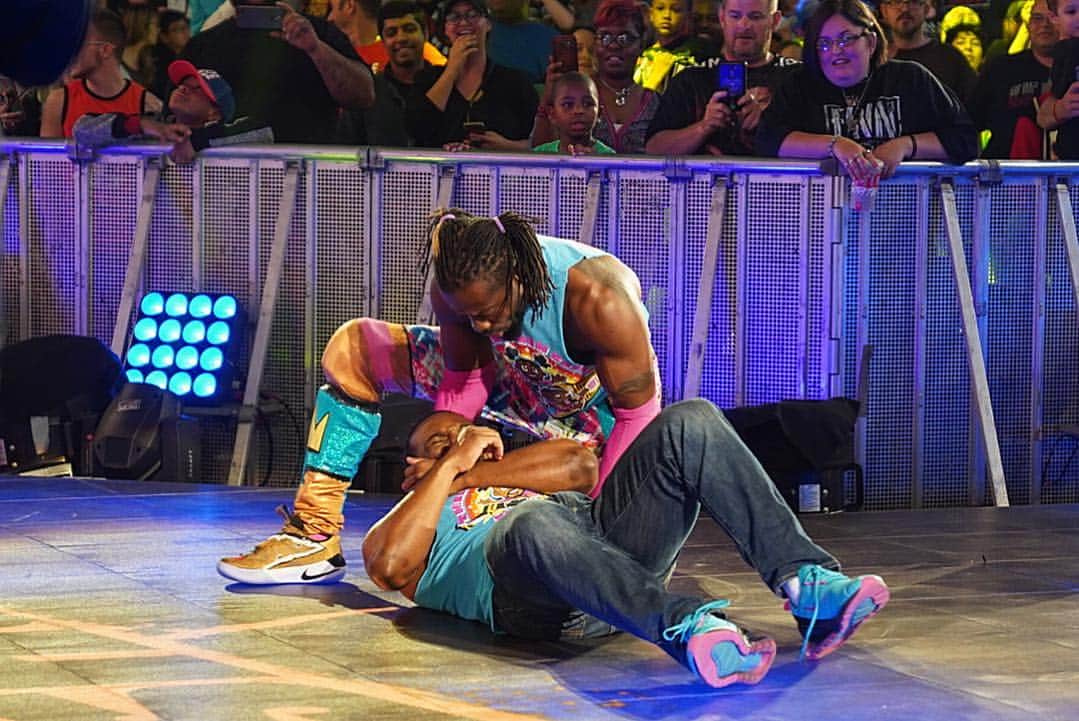 WWEさんのインスタグラム写真 - (WWEInstagram)「@thetruekofi tends to @xavierwoodsphd after #KevinOwens superkicked him on #SDLive!」5月1日 9時18分 - wwe