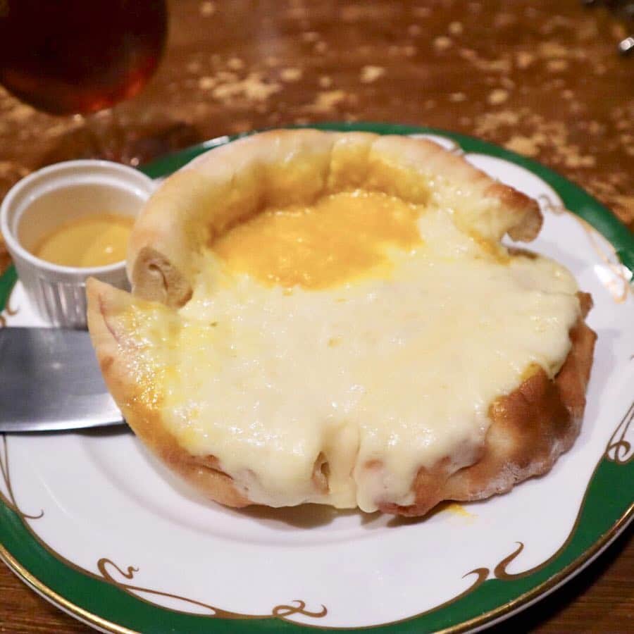 野本愛さんのインスタグラム写真 - (野本愛Instagram)「ハッピー令和〜😆🎉💓✨ . 昨日は買い物したあとUMIバル新宿店で牡蠣とチーズをいっぱい食べてきたよ😋✨ . 岩手県産の牡蠣が大きくて、ミルク感が強くてクリーミーで私の好みだった😍💓💓 . 大好きなチーズもいっぱい食べたよー❤️ . チーズの大洪水ピザすごかった😆😆 . チーズとかぼちゃのピザなんだけど はちみつをかけるとスイーツ感が増して美味しかったー😊💓💓 . インスタやツイッターのフォロワー分だけ割引もしてくれるサービスもあるよ😊❣️ . #UMIバル #新宿バル#新宿イタリアン#魚介イタリアン#新宿魚介イタリアン#umiバル新宿店#pr#コラボベース」5月1日 9時31分 - himemode