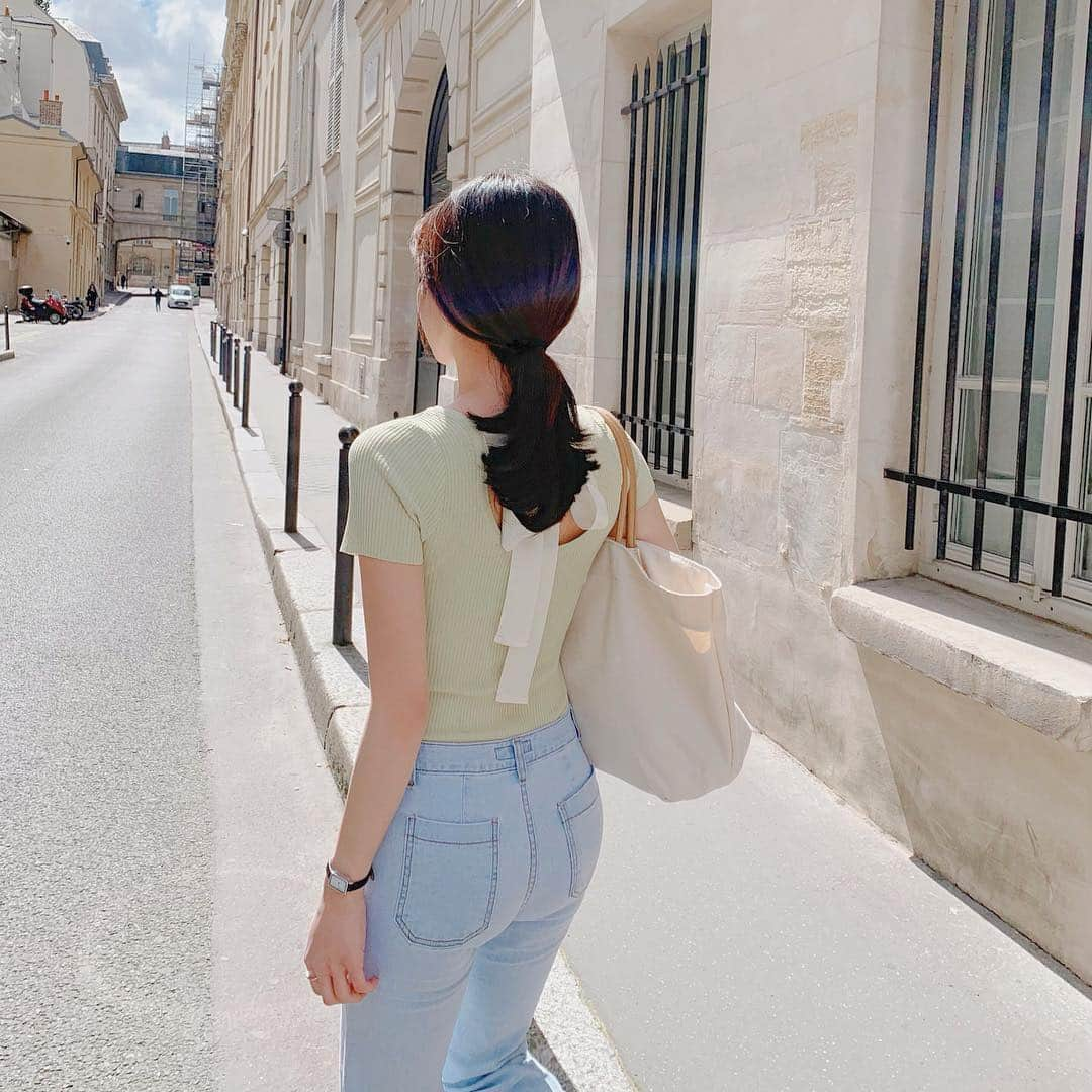 カン・ヘヨンさんのインスタグラム写真 - (カン・ヘヨンInstagram)「#paris #france 🇫🇷 꿀모닝😉🍯💚 오늘도 시작부터 좋은 에너지 듬뿍」5月1日 9時26分 - mangdoo_noona